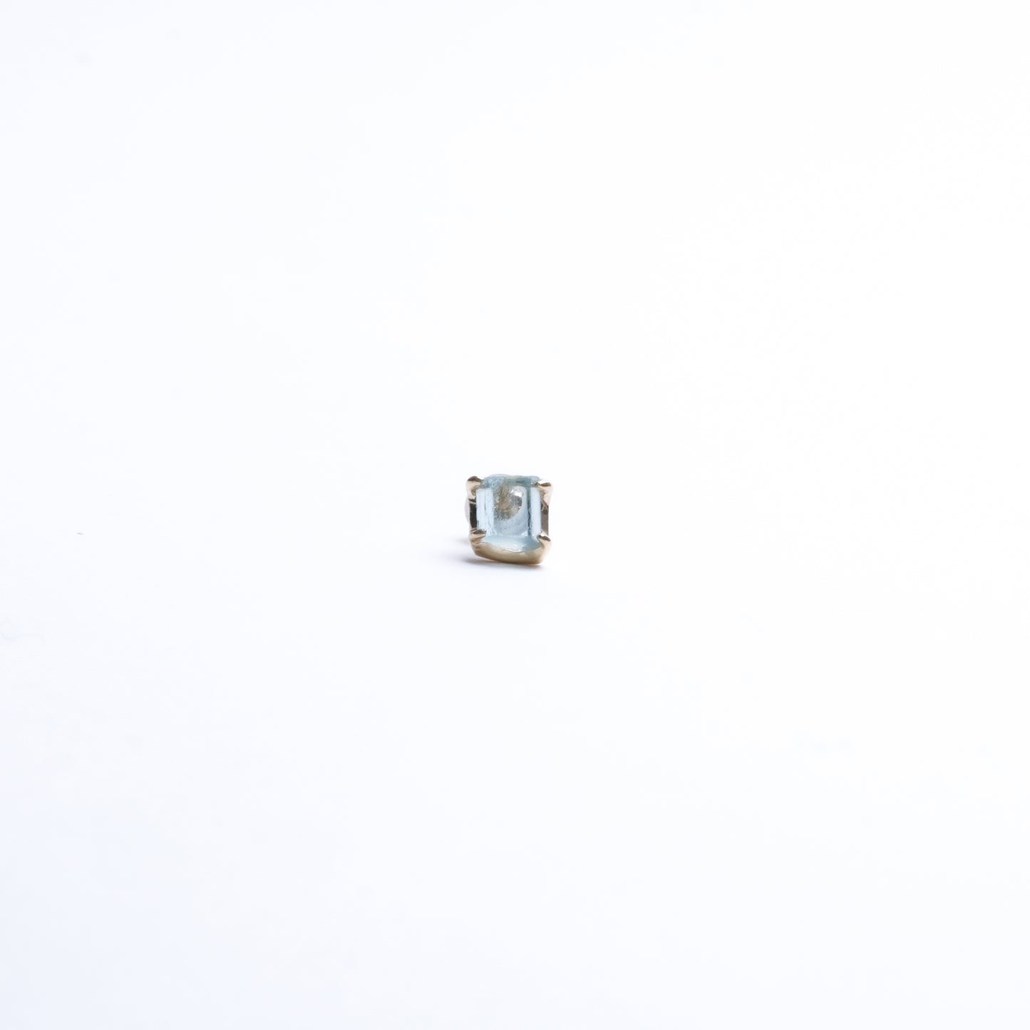 864 ピアス / アクアマリン