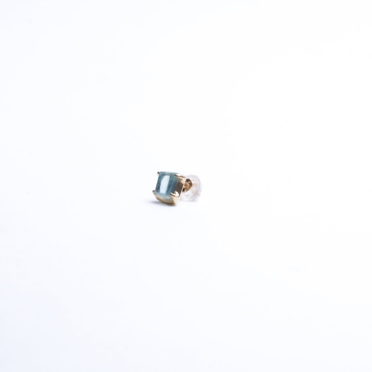 864 ピアス / アクアマリン