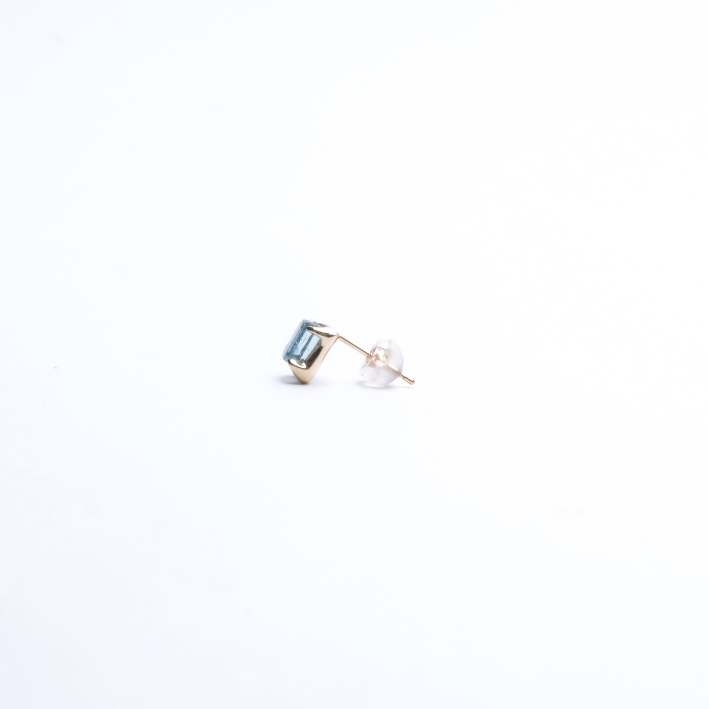 864 ピアス / アクアマリン