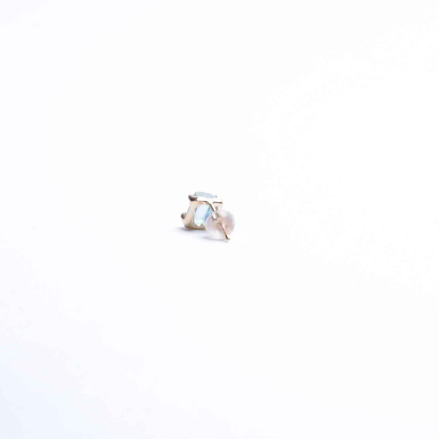 864 ピアス / アクアマリン