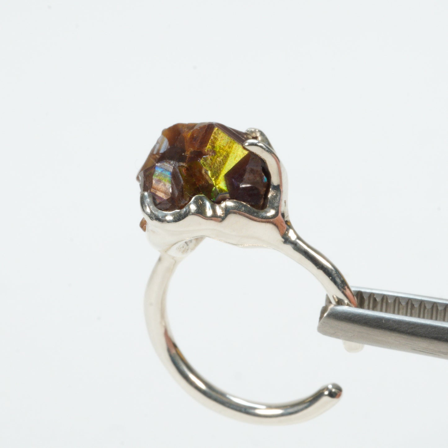 566 イヤカフ / レインボーガーネット