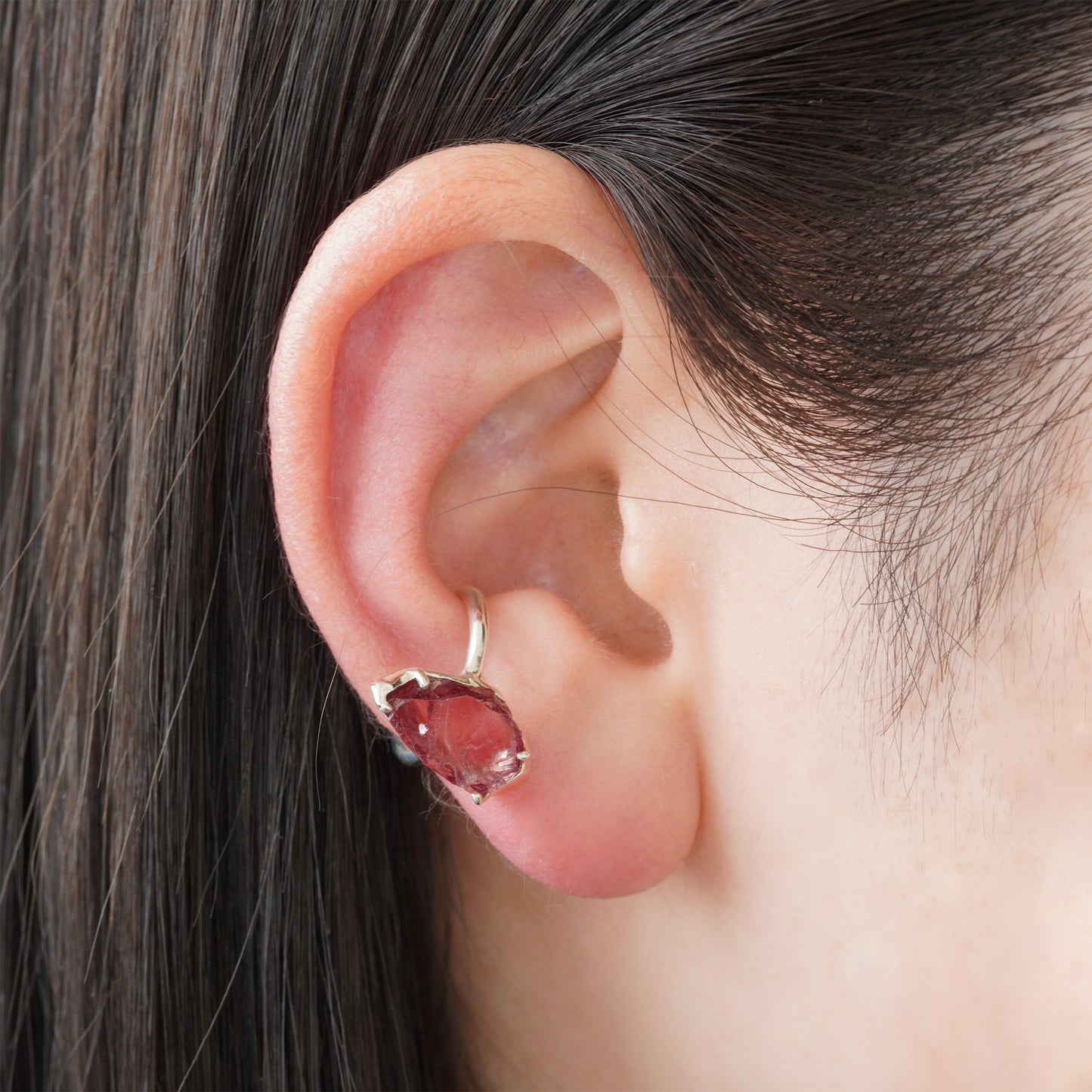 565 イヤカフ / カラーチェンジガーネット