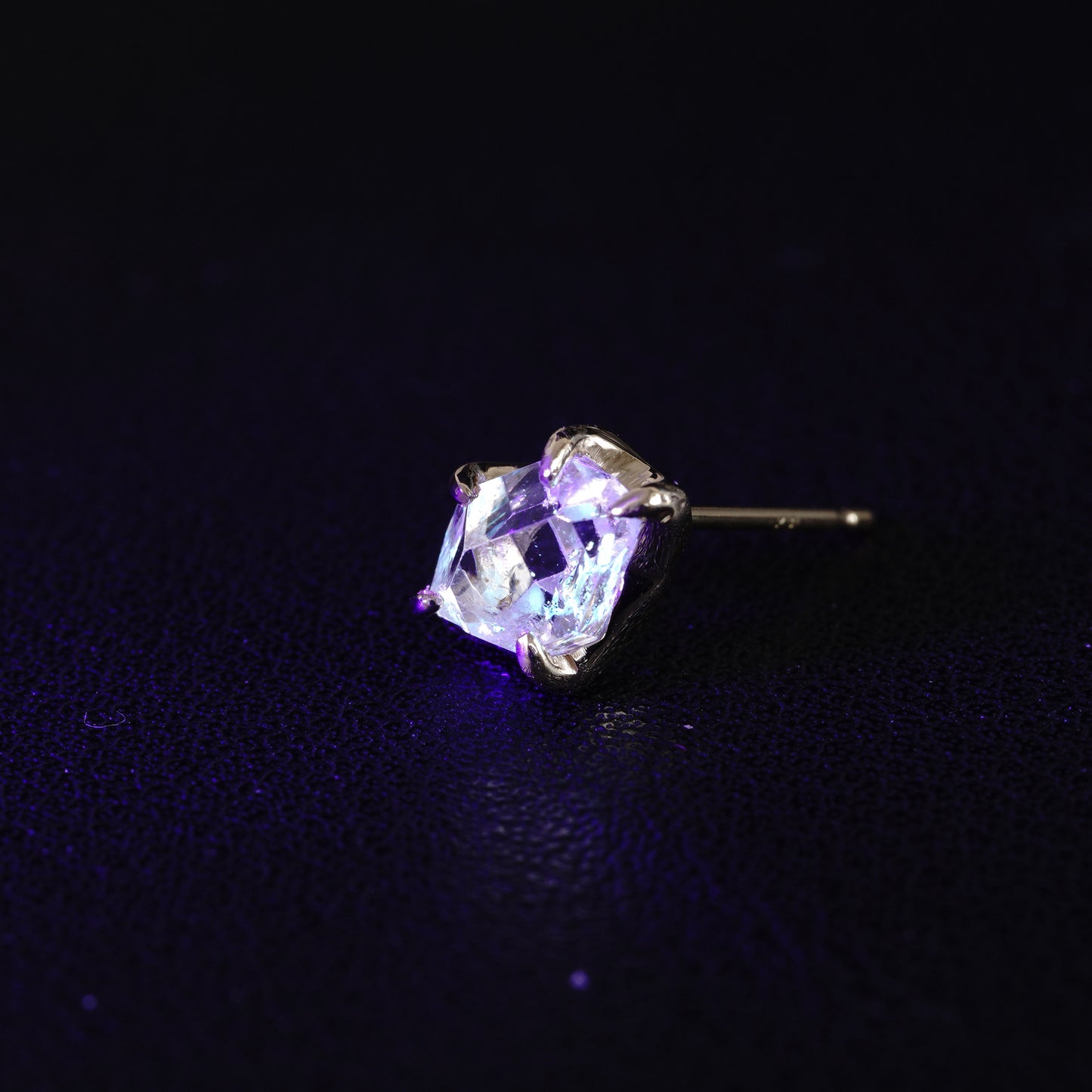 805 ピアス / オイルインクォーツ