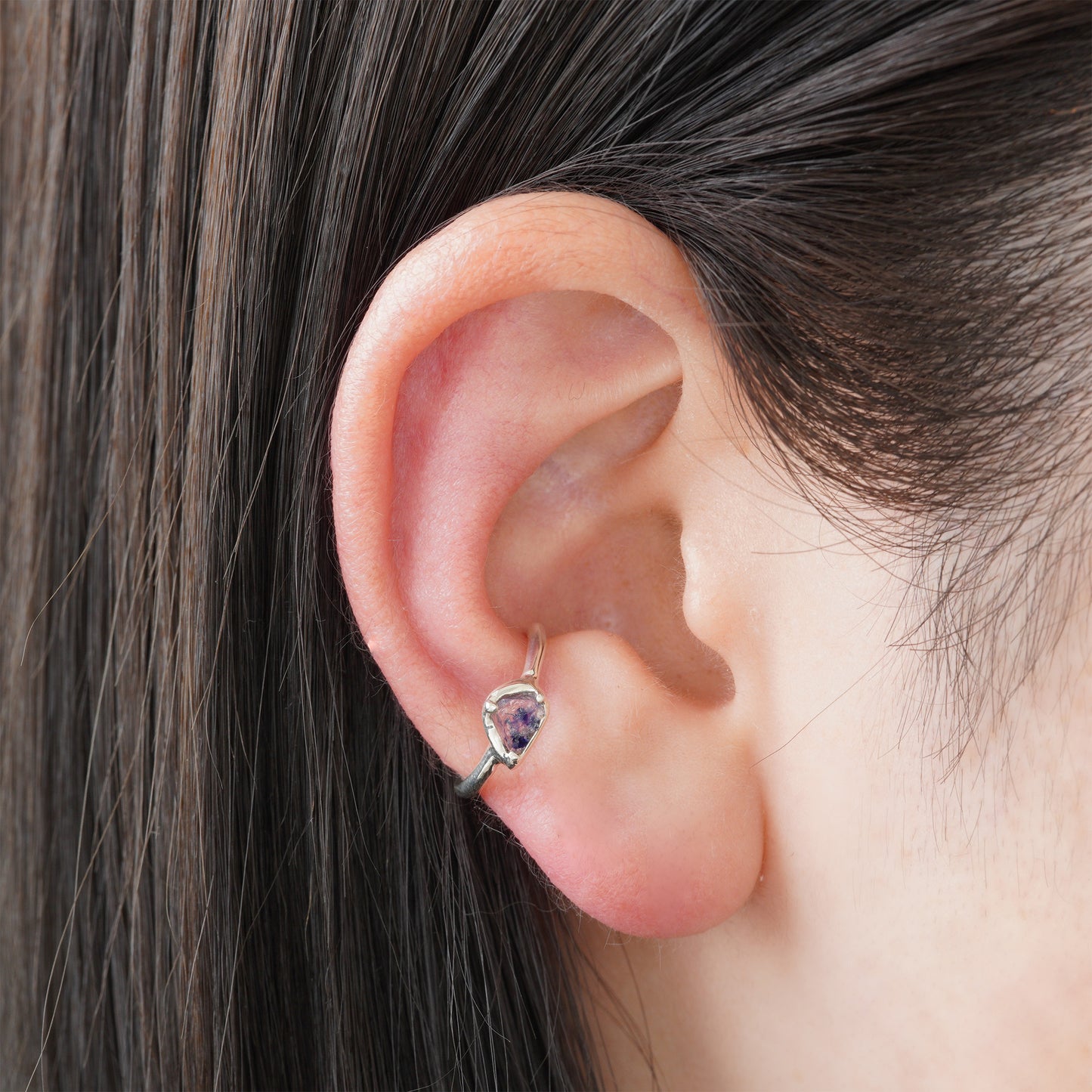 592 Ear cuff / Sapphire